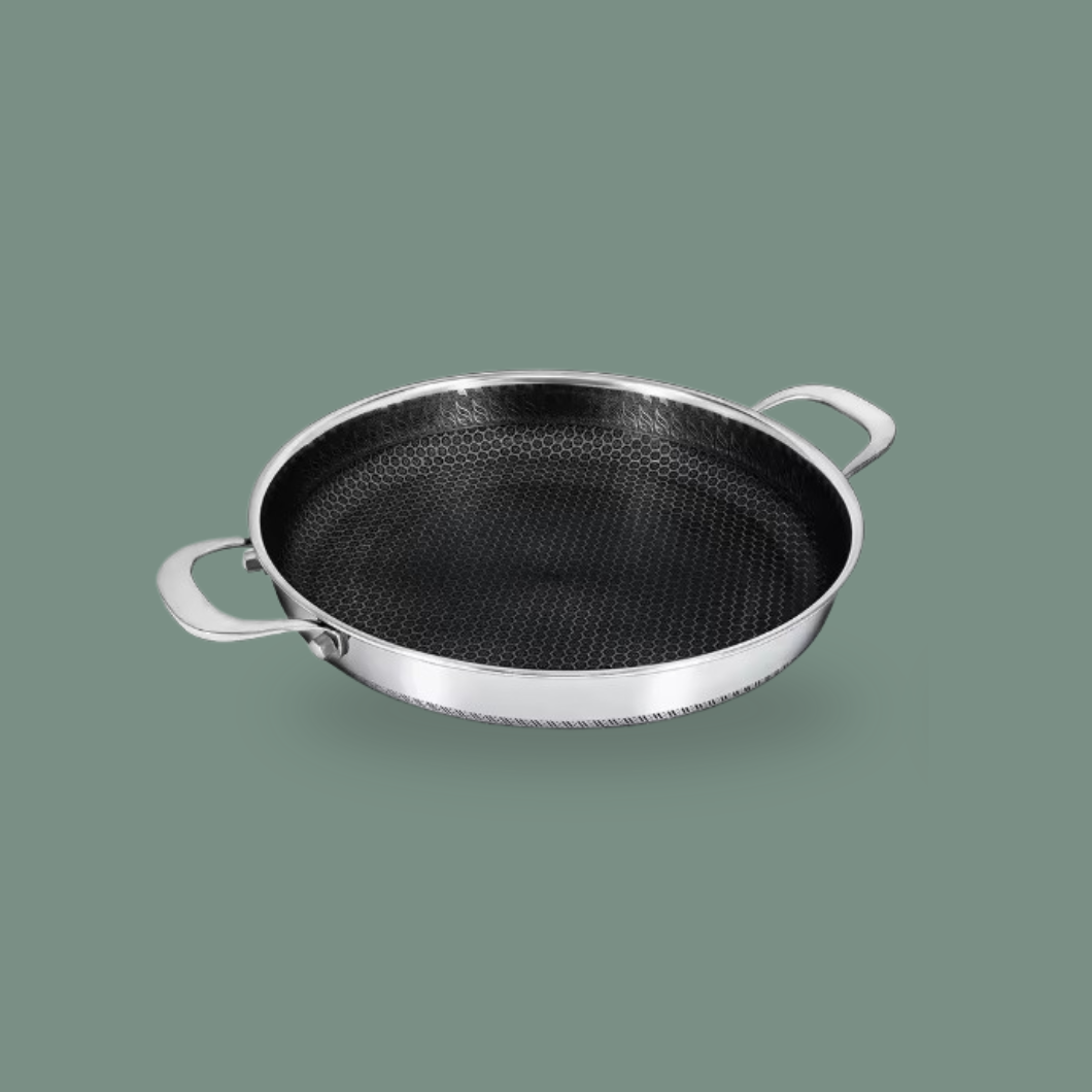 Professional-style hybrid paella pan for home chefs and everyday use